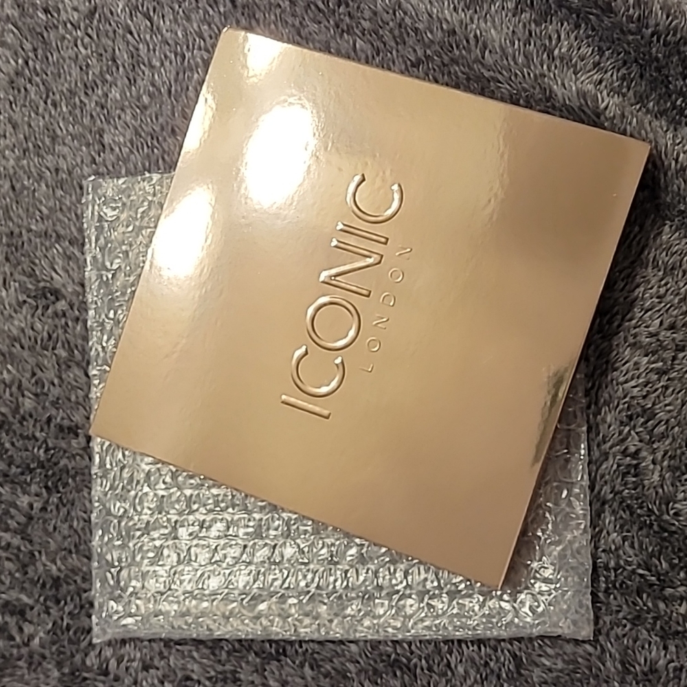 🎉HPx5🎉 ICONIC London Eyeshadow Palette - Picture 2 of 3